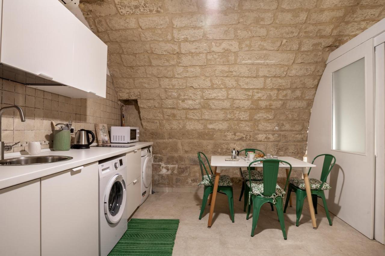 La Pergola Apt In The Heart Of Бари Екстериор снимка