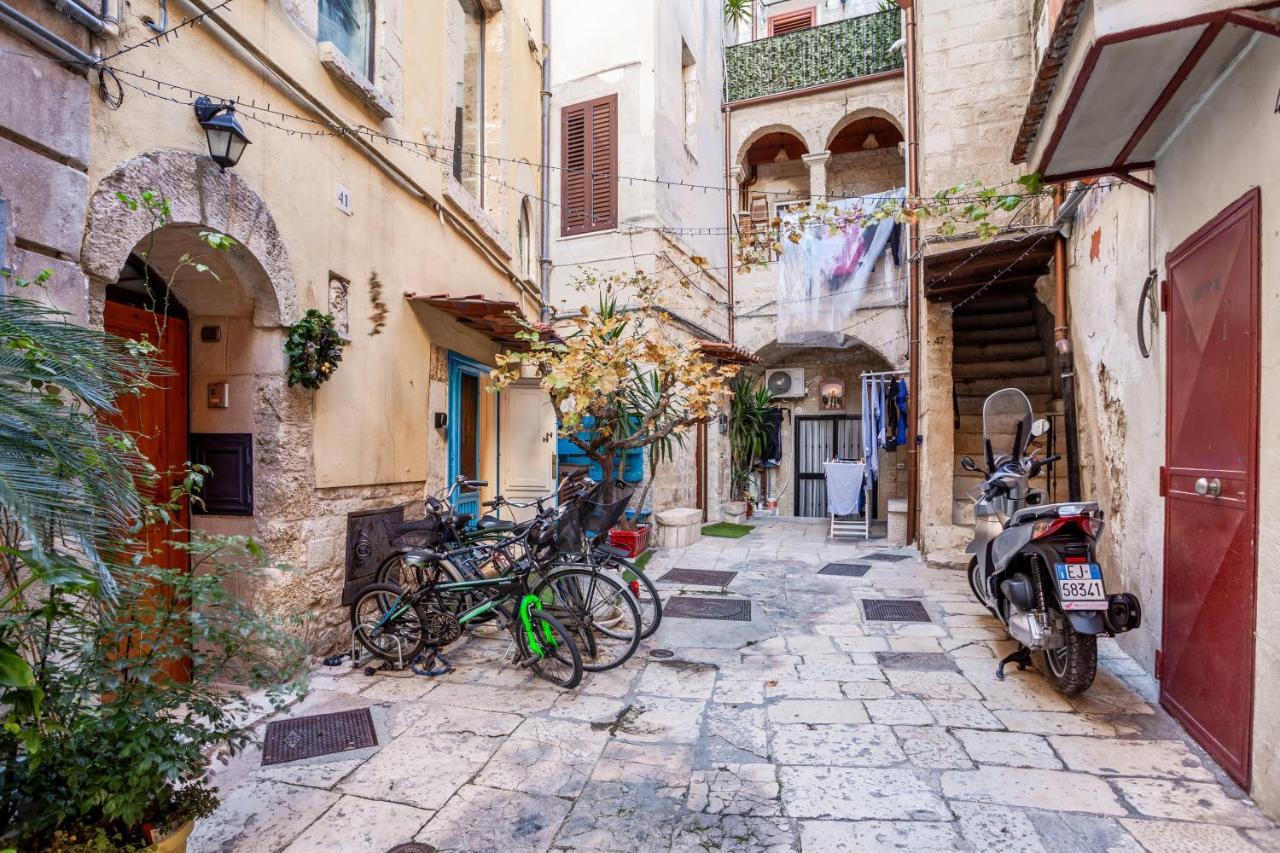La Pergola Apt In The Heart Of Бари Екстериор снимка